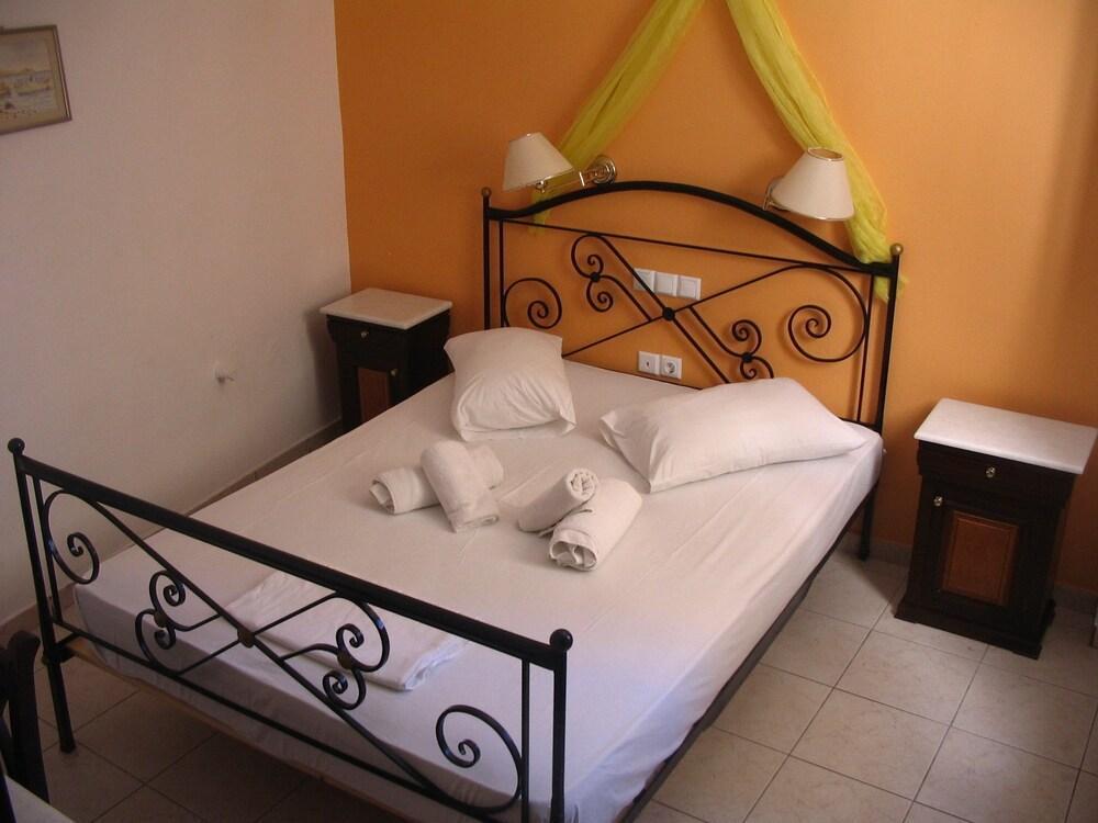 Markakis Studios Fira Town Ngoại thất bức ảnh
